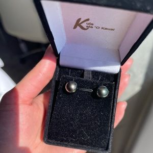 Genuine Tahitian pearl studs from Hawaii